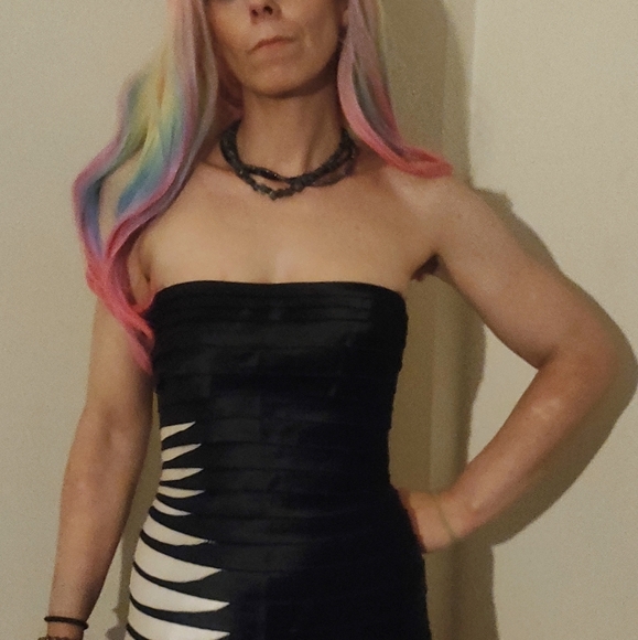 BCBGMAXAZRIA-EUC-RARE- BLACK&WHITE DOWN RIGHT SIDE STRAPLESS DRESS - Picture 8 of 11